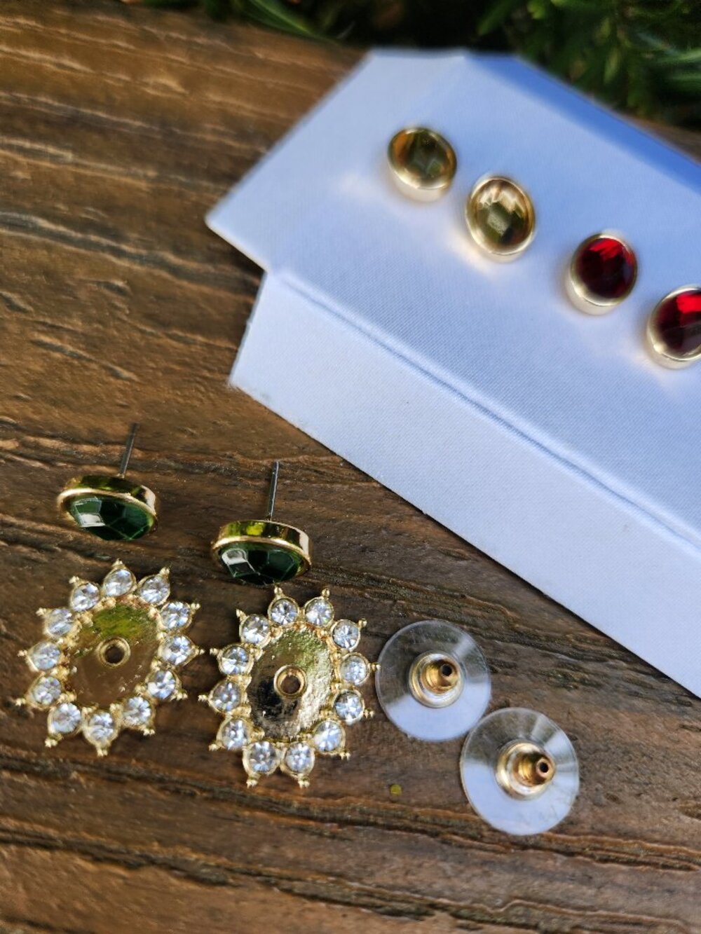Interchangeable Gold-tone colored stone stud EARRING SET - 5 pairs - Picture 10 of 11